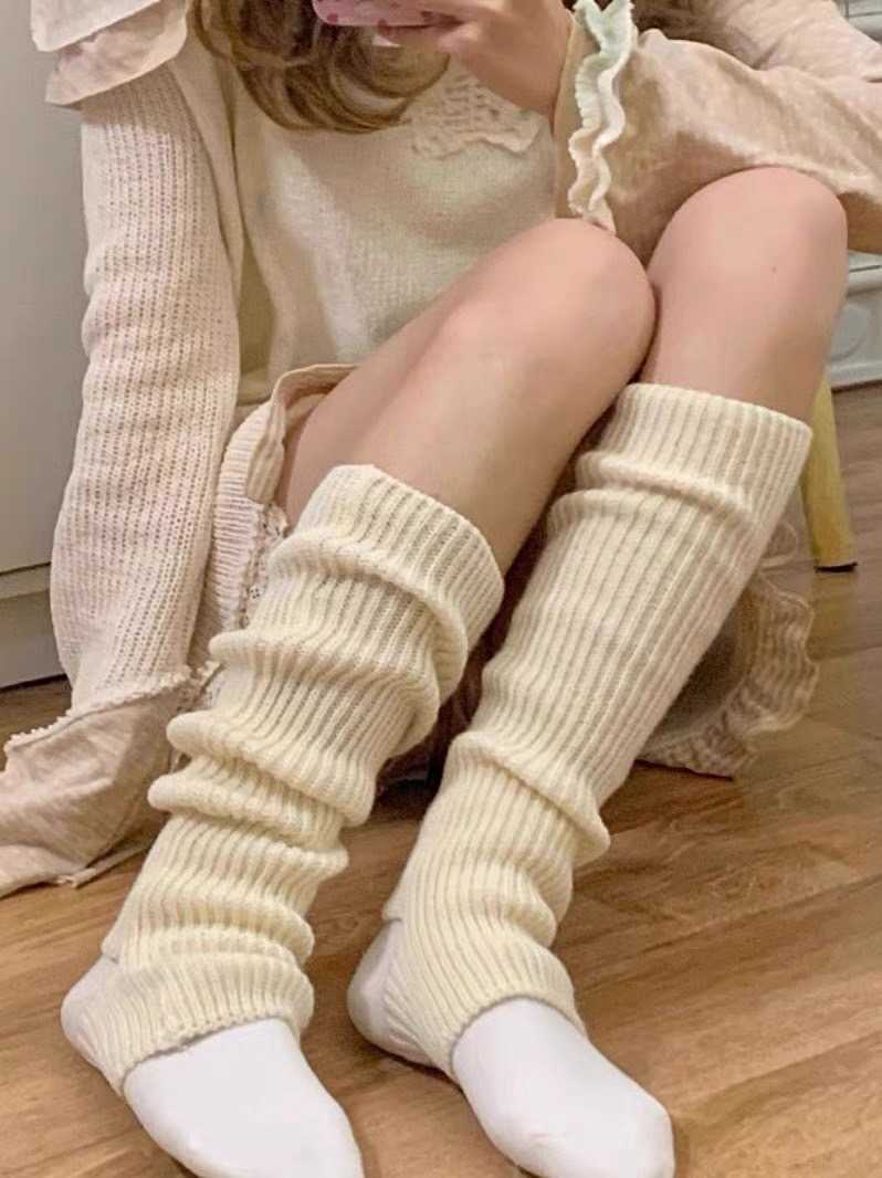 LEG WARMER WINTER SOCK / สีขาวครีม