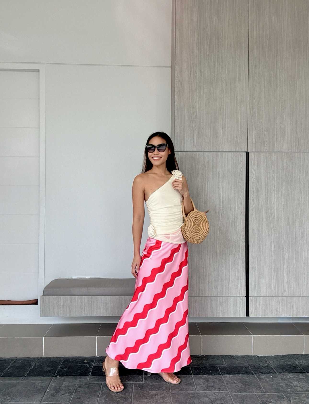 Wavy Satin Skirt กระโปรงผ้าซาตินพิมพ์ลาย สีสันสดใส