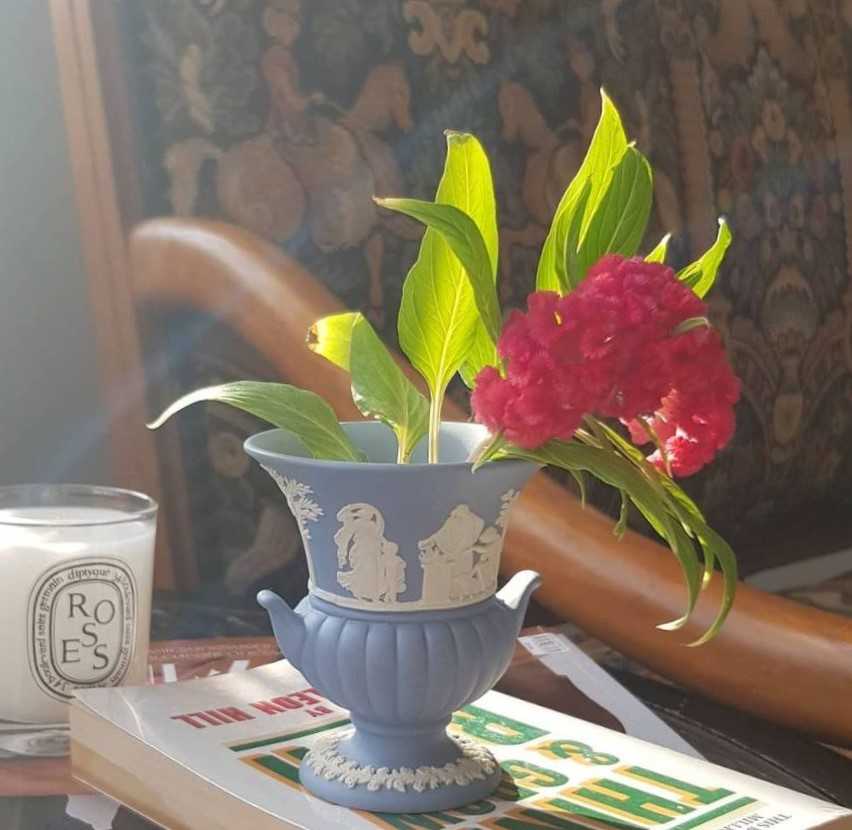 แจกันวินเทจขนาดเล็กตกแต่งบ้าน WEDGWOOD JASPERWARE MINI URN VASE VINTAGE ENGLAND