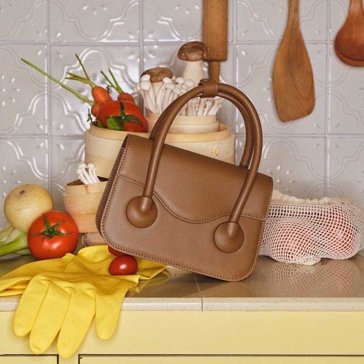 MUVA | Mini messenger bag (preorder 7-14 days)