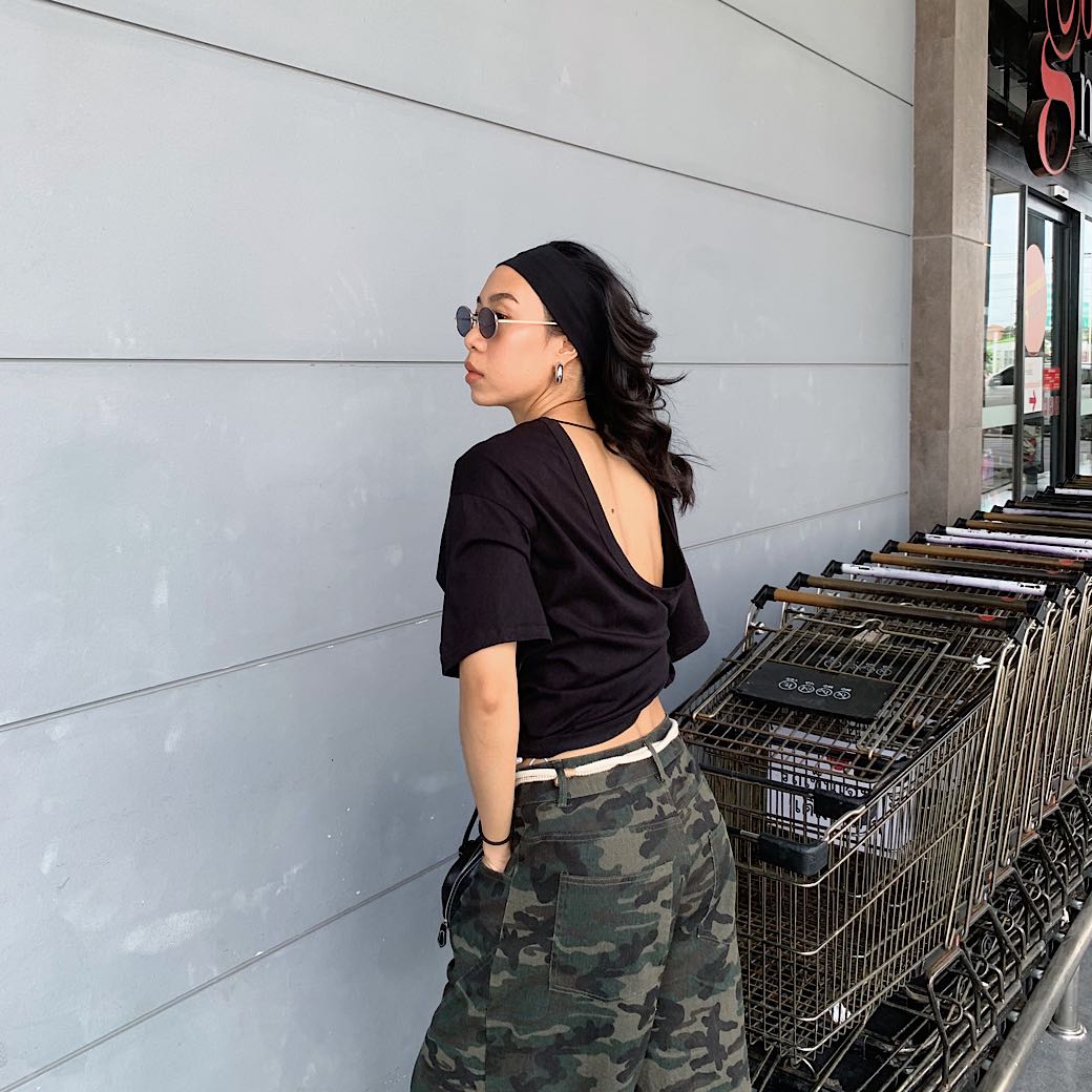 Backless oversize tee