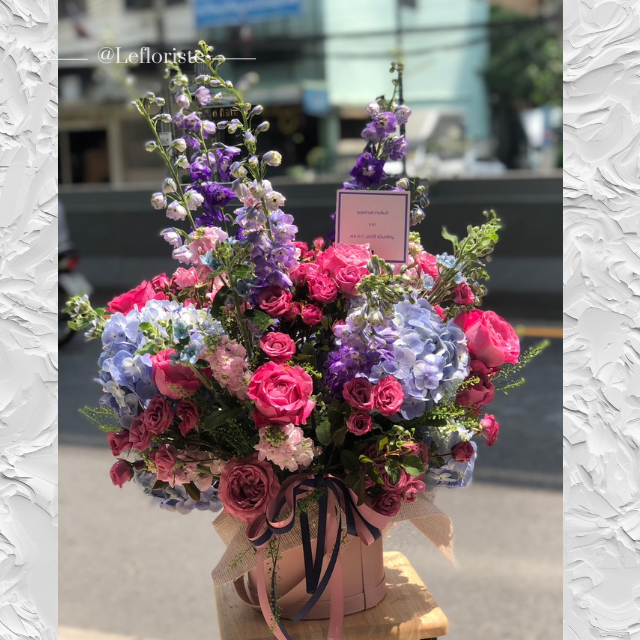 กระเช้าดอกไม้ Elegant Grace 30