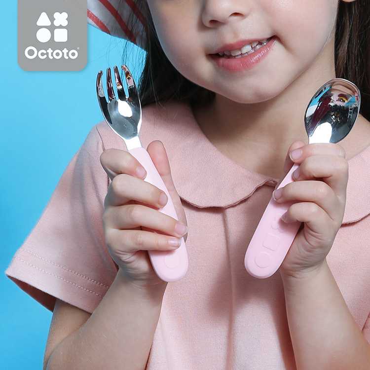 Octoto ชุดช้อนส้อมพร้อมกล่อง Fork & Spoon Set ทำจากสเตนเลส มาพร้อมกล่อง อายุ 6 เดือน ขึ้นไป