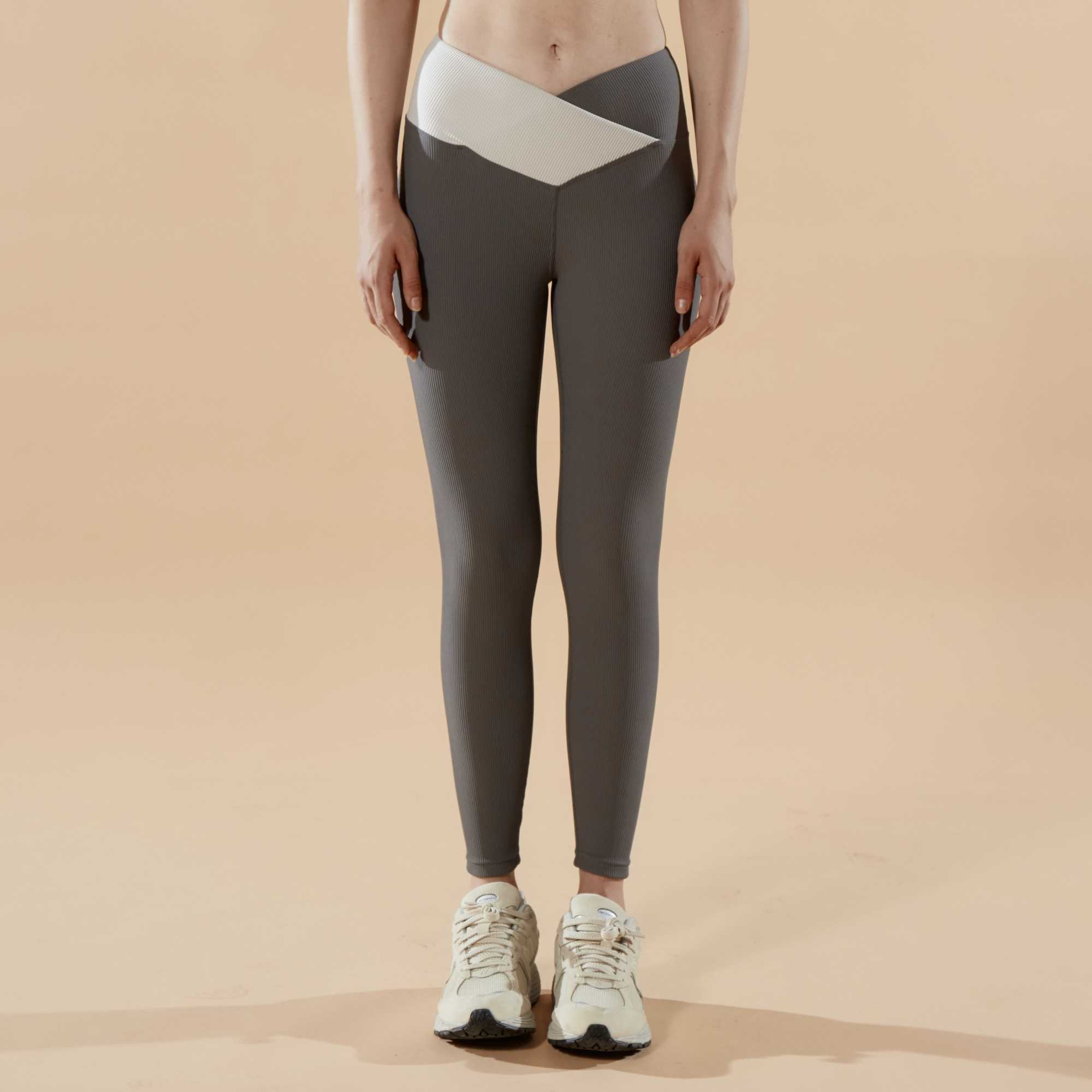 OTBxPARROT Capsule V-Line Legging in Slate