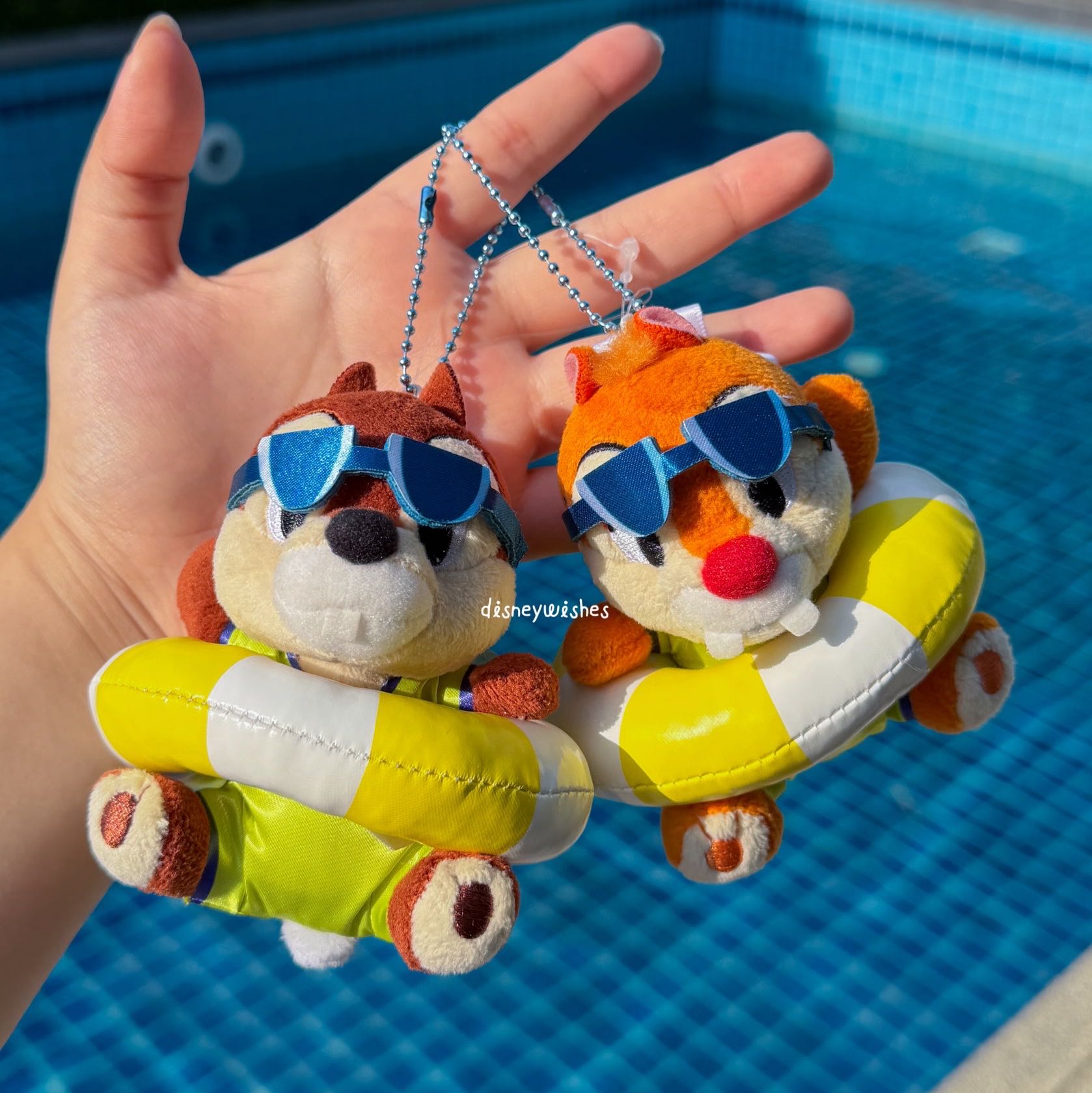 พร้อมส่งที่ไทย ( หายาก! ) : คู่พวงกุญแจ Chip and Dale 🇯🇵 Tokyo Disneyland