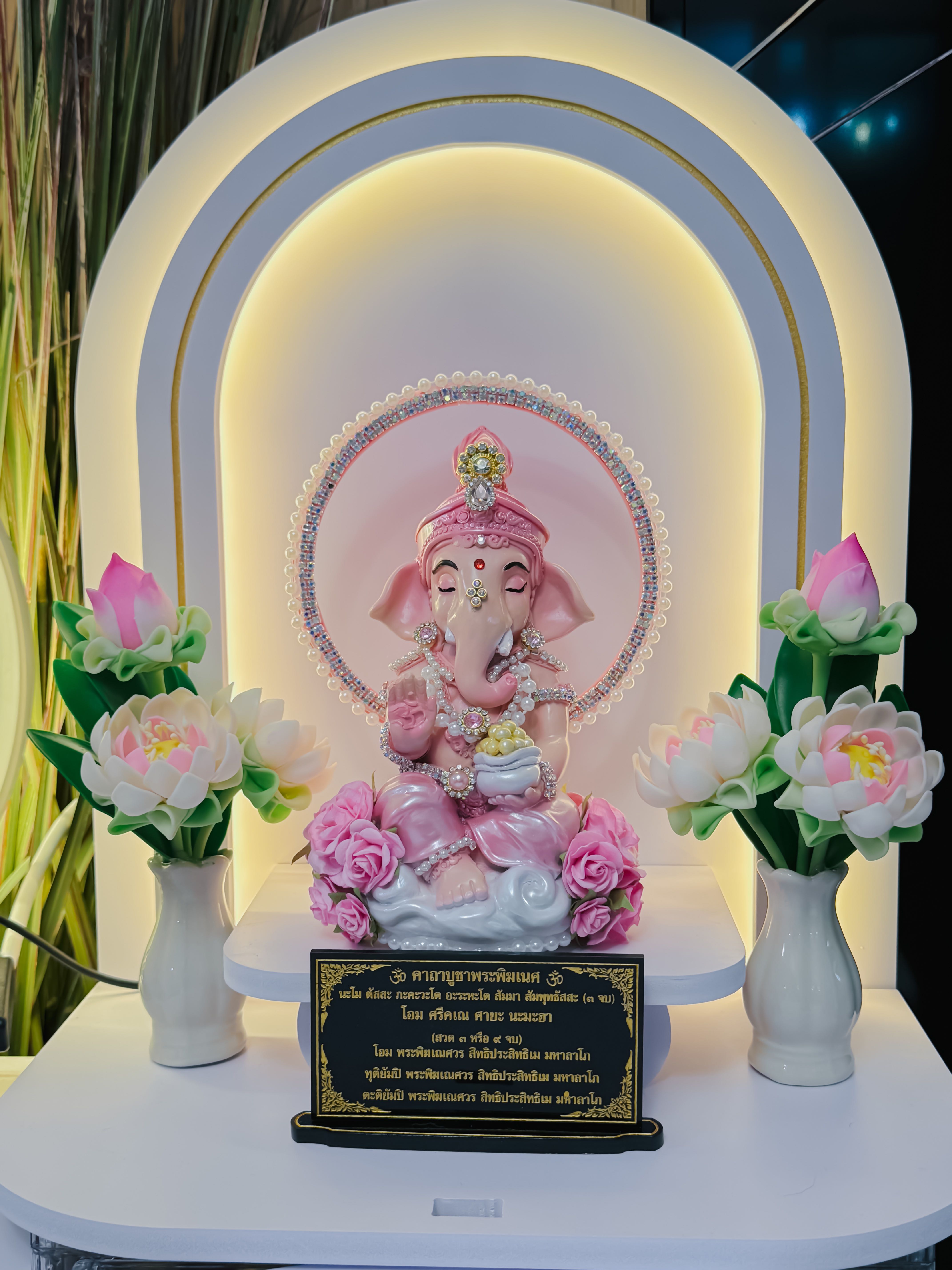 หิ้งพระ หิ้งพระพิฆเนศ มีไฟ  สไตล์โมเดิร์น เรียบหรู โค้งมน รุ่น mn20-light