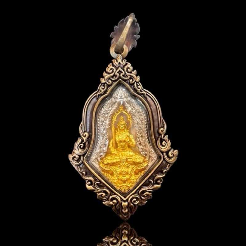เหรียญพระไพศรพณ์ (ท้าวเวสสุวรรณ) เนื้อเงินองค์ผิวสว่างพร้อมเลี่ยมกรอบบรอนซ์ซาติน