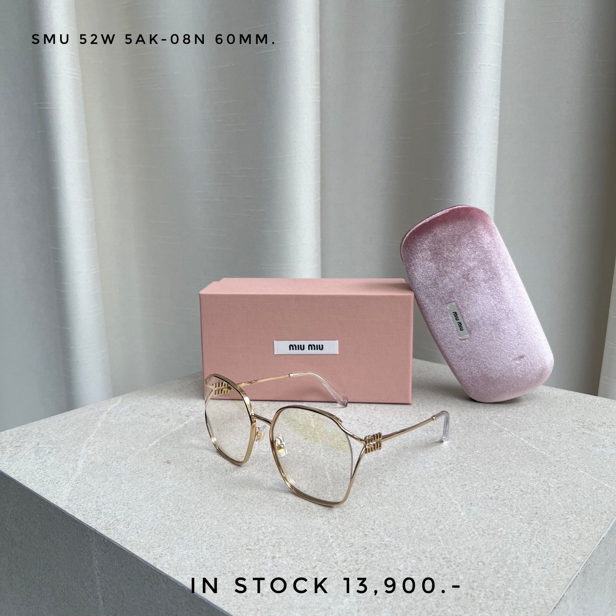 MIUMIU Sunglasses / 52W