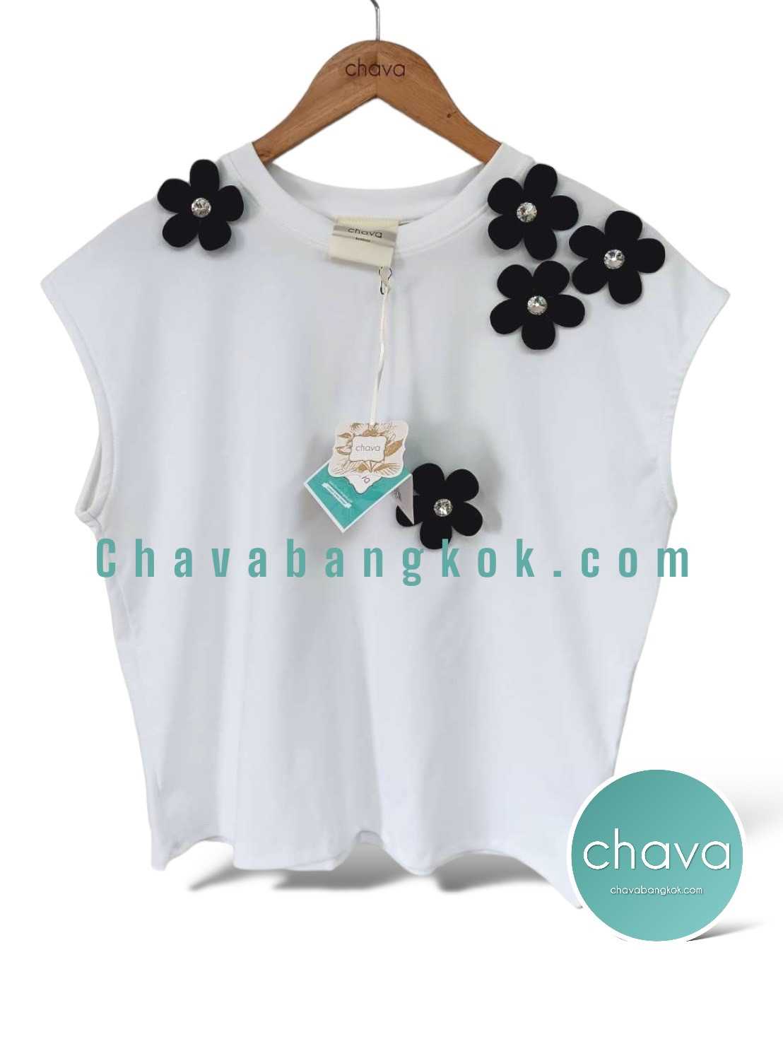 NEW!! เสื้อยืด สีขาว คอกลม ปักดอกไม้สีดำ และเพชร