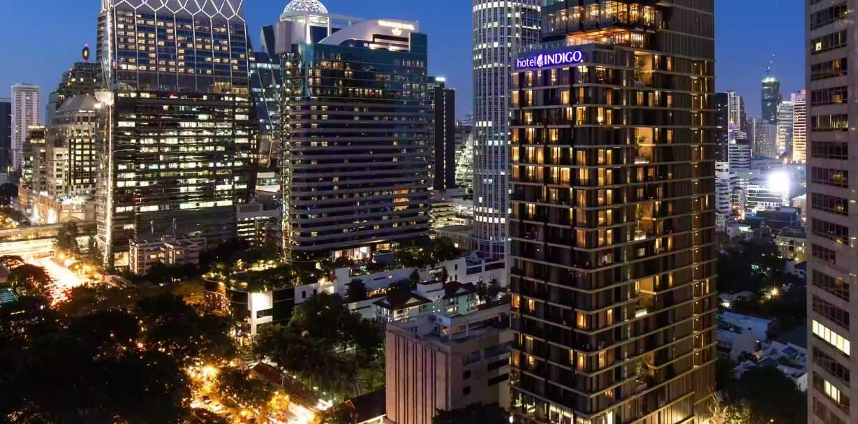 Hotel Indigo Bangkok วิทยุ กรุงเทพ ห้อง King Standard Sunset Garden View Corner Balcony