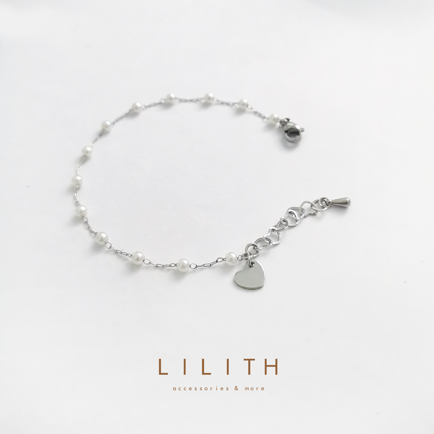 Lilith - Tiny pearl bead bracelet