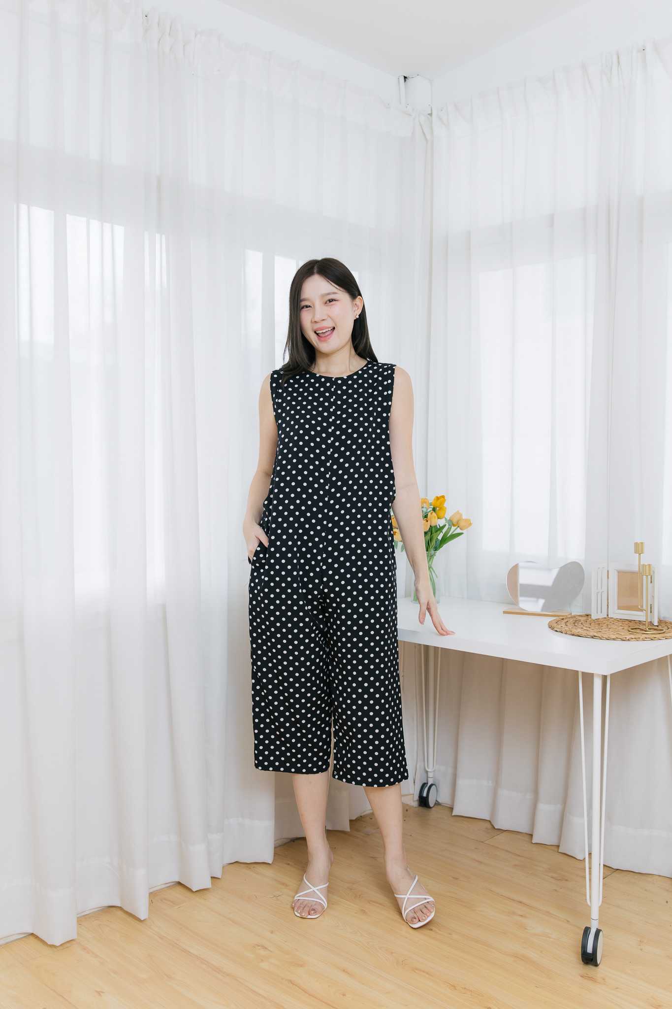 ชุดให้นม Black polka dot jumpsuit
