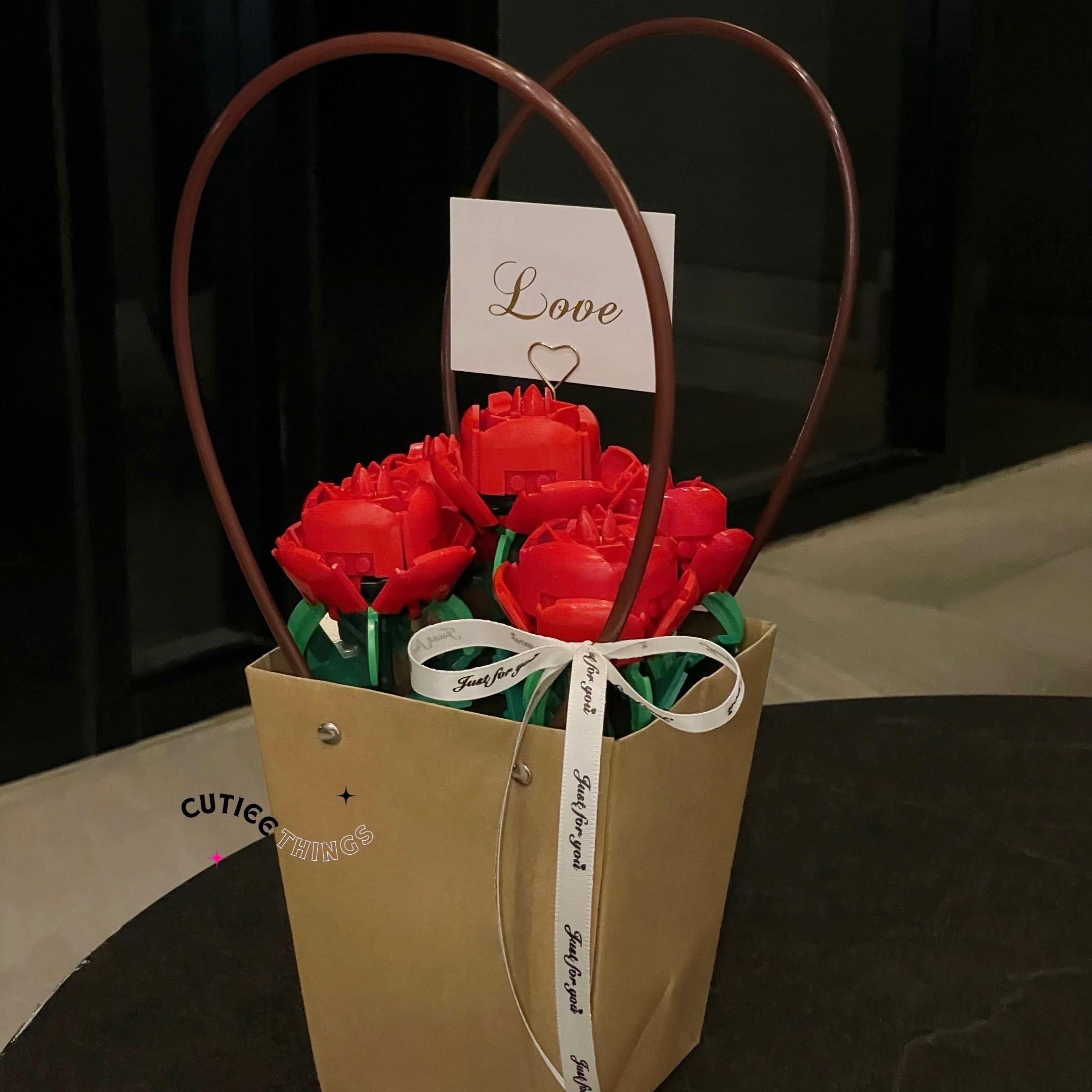 #พร้อมส่งแมส เซตดอกกุหลาบสีแดง 5ดอก พร้อมถุงหูหิ้ว