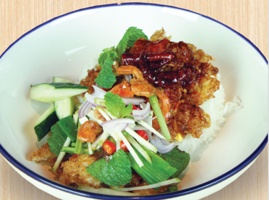 ข้าวยำไข่ดาวกุ้งกรอบ