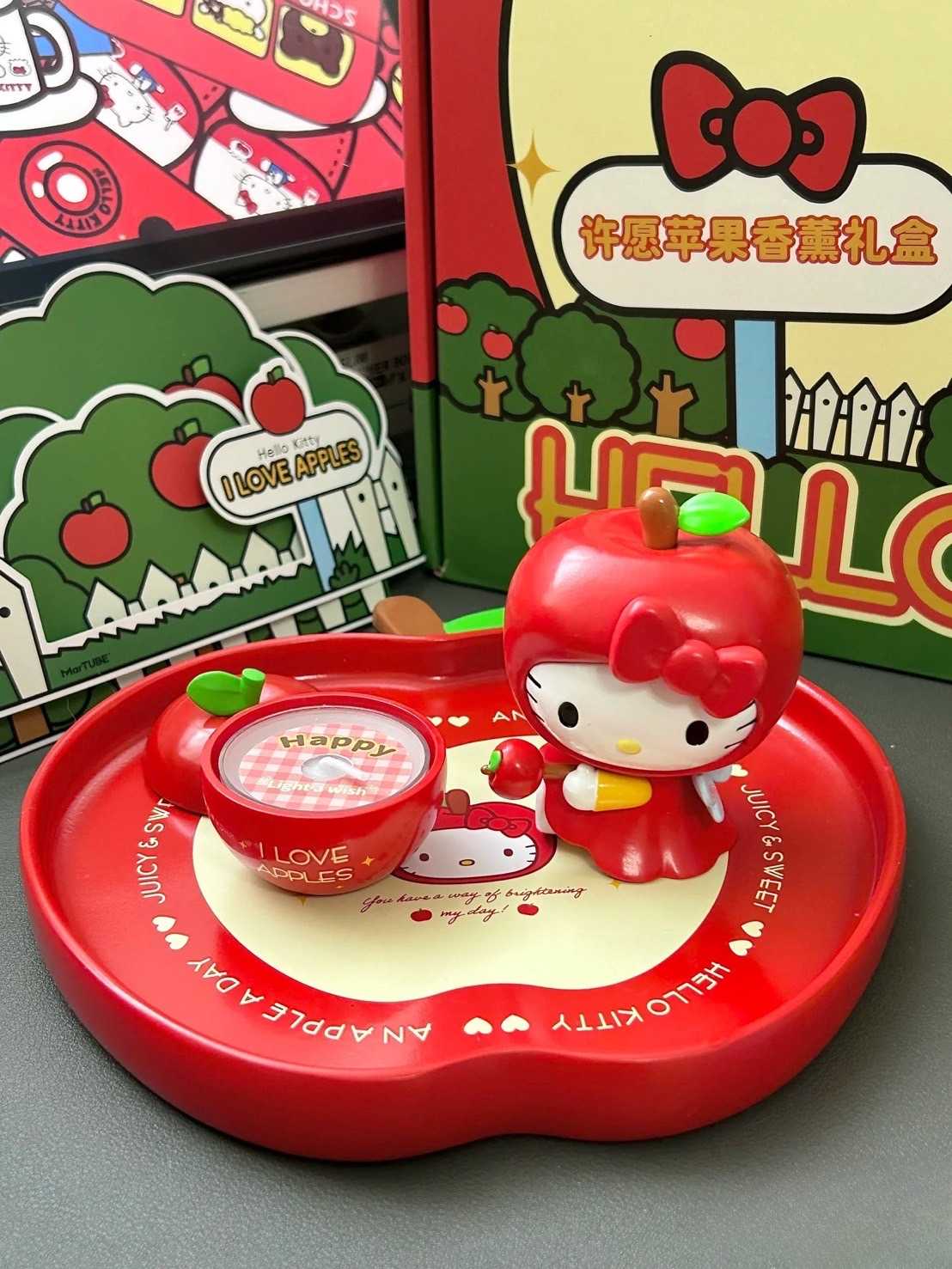 HELLO KITTY CANDLE SET