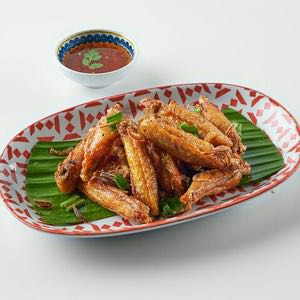 ปีกไก่ป๊อกกี้ • Deep Fried Chicken Wings with Sweet Fish Sauce