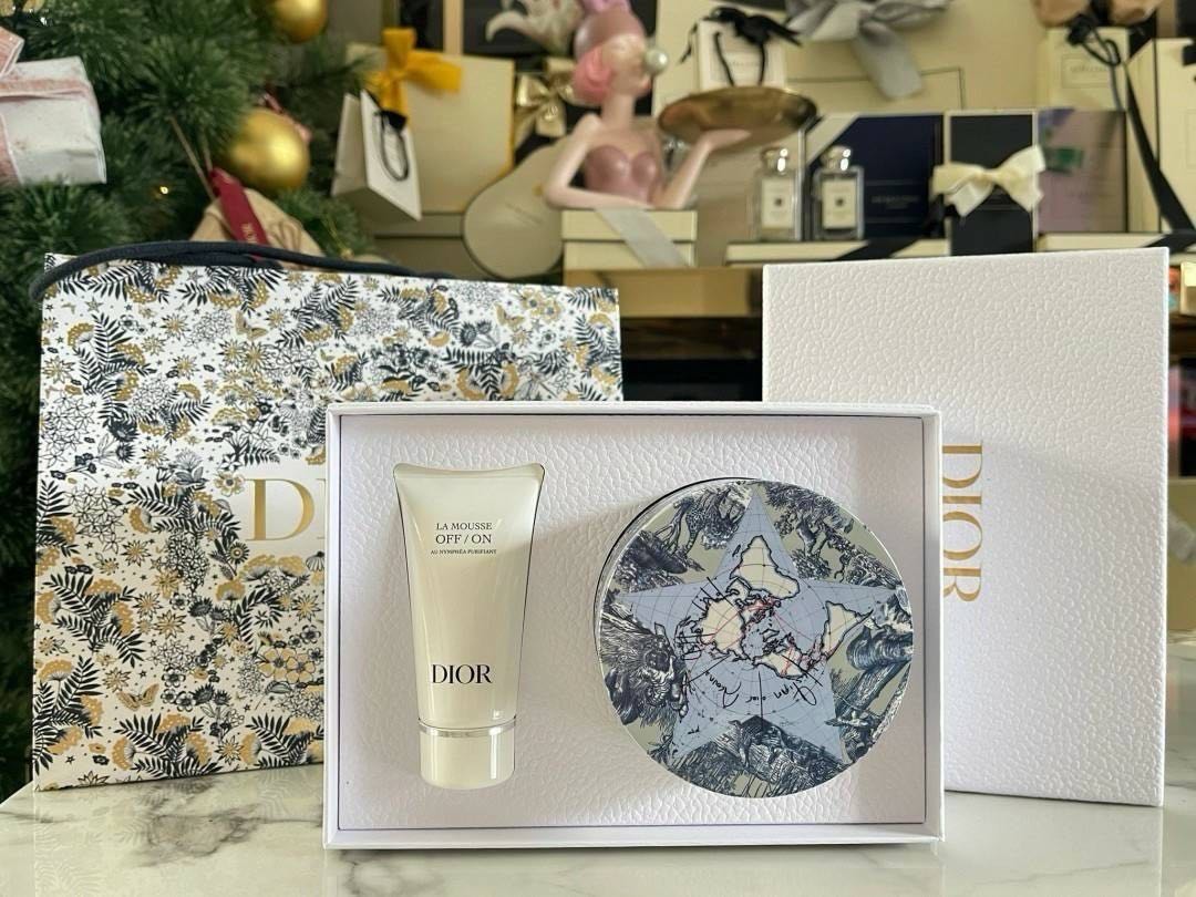 D i o r  Vip set พร้อมกล่อง โฟมล้างหน้า  + แผ่นผ้าเช็ดหน้า 10ชิ้น พร้อมกล่องลาย Limited 