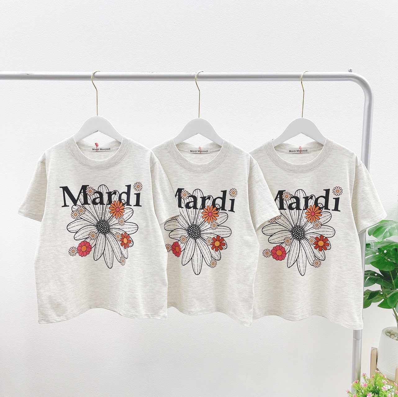 Mardi Slim Flower Blossom T-Shirt (Oatmeal/Black)