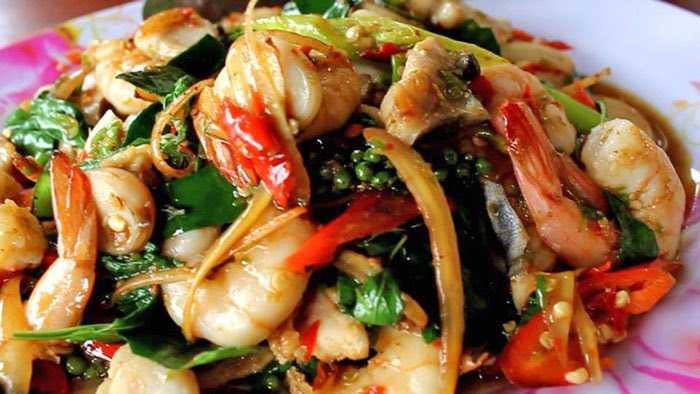 ผัดฉ่าทะเล Stir fried spicy seafood