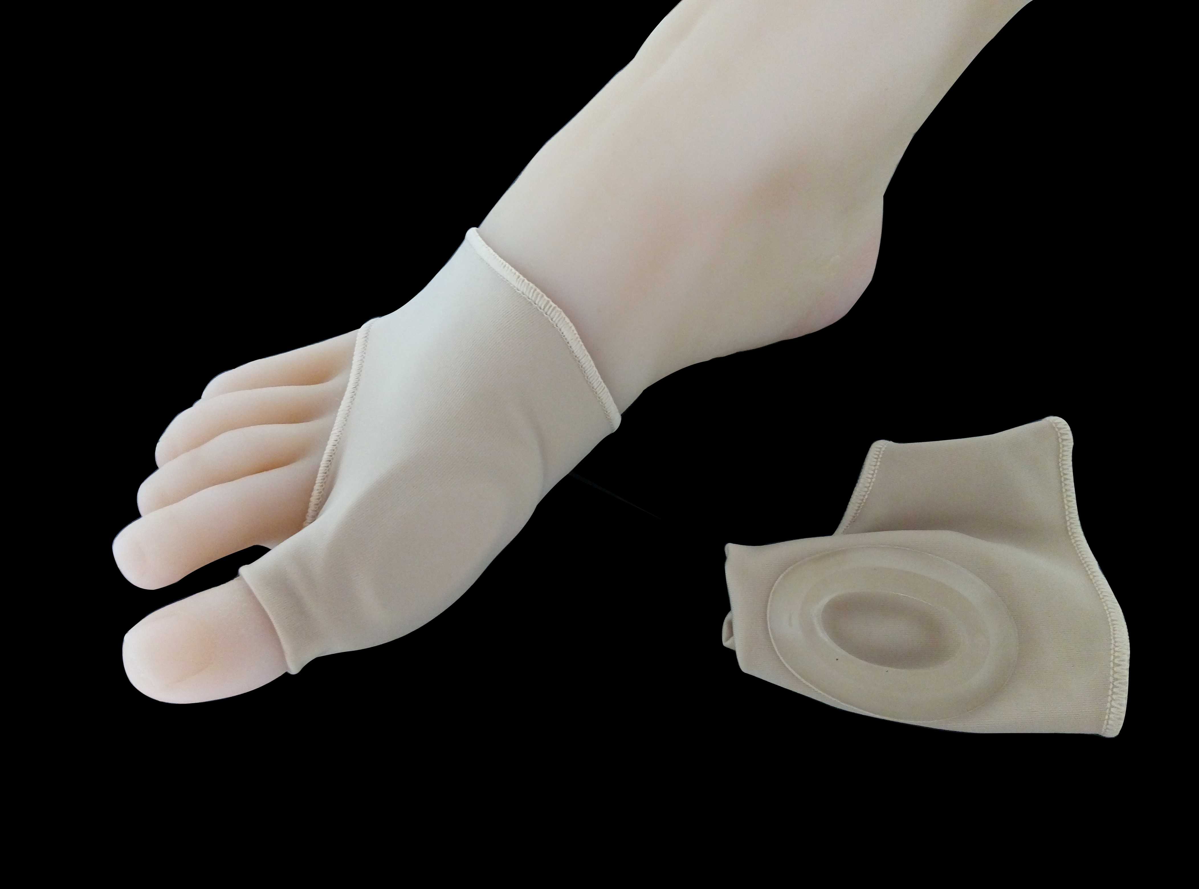 FOOTCARE TP024 Toe Sleeve ปลอกสวมเท้า  วัสดุเป็นผ้ายืดสวมเท้าแบบมีเจลลดการเสียดสี