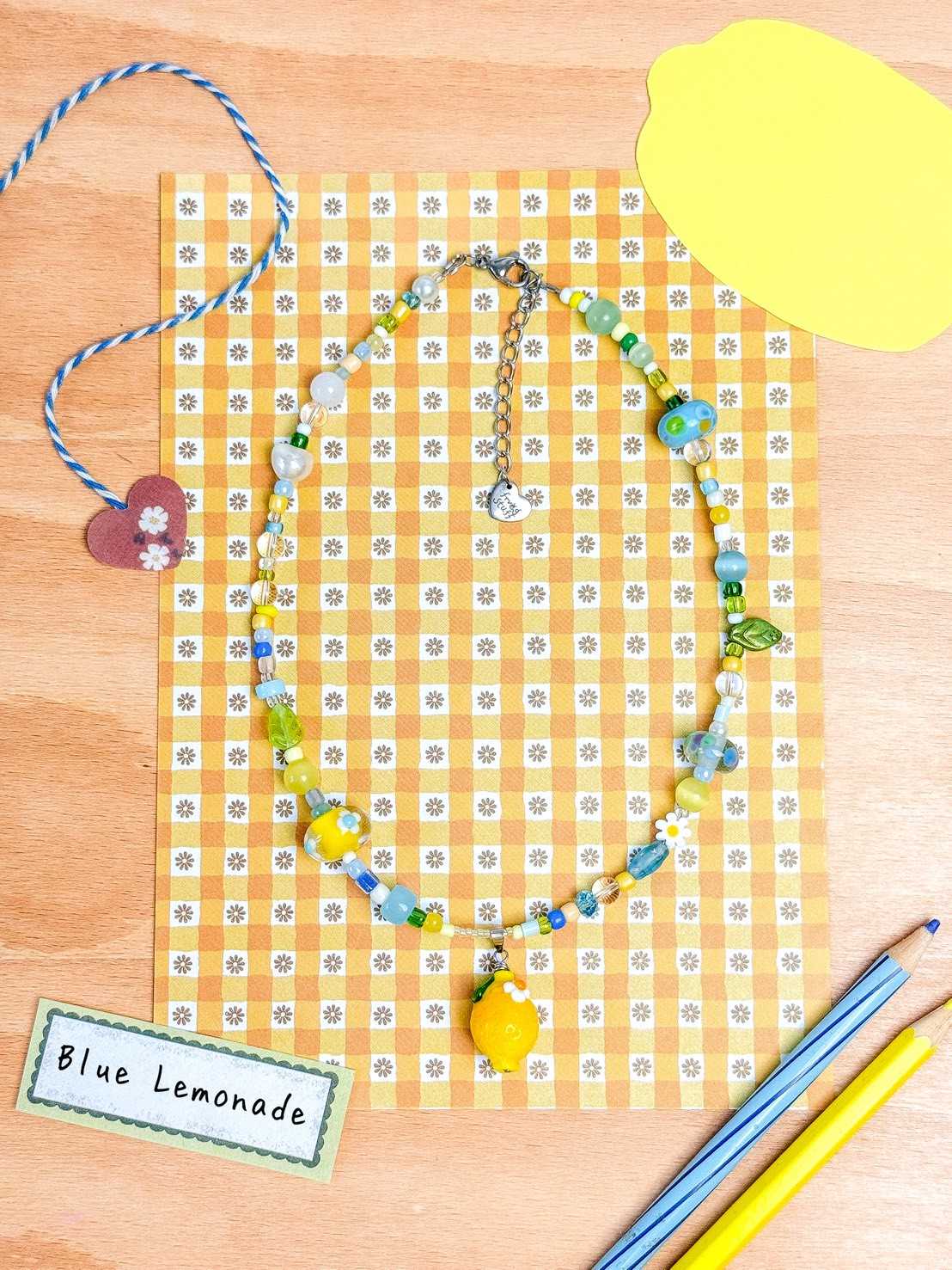 Blue Lemonade Necklace สร้อยคอรูปเลมอนสีเหลืองสดใส ตัดกับสีฟ้าอ่อนๆ : Flavor Tale Collection