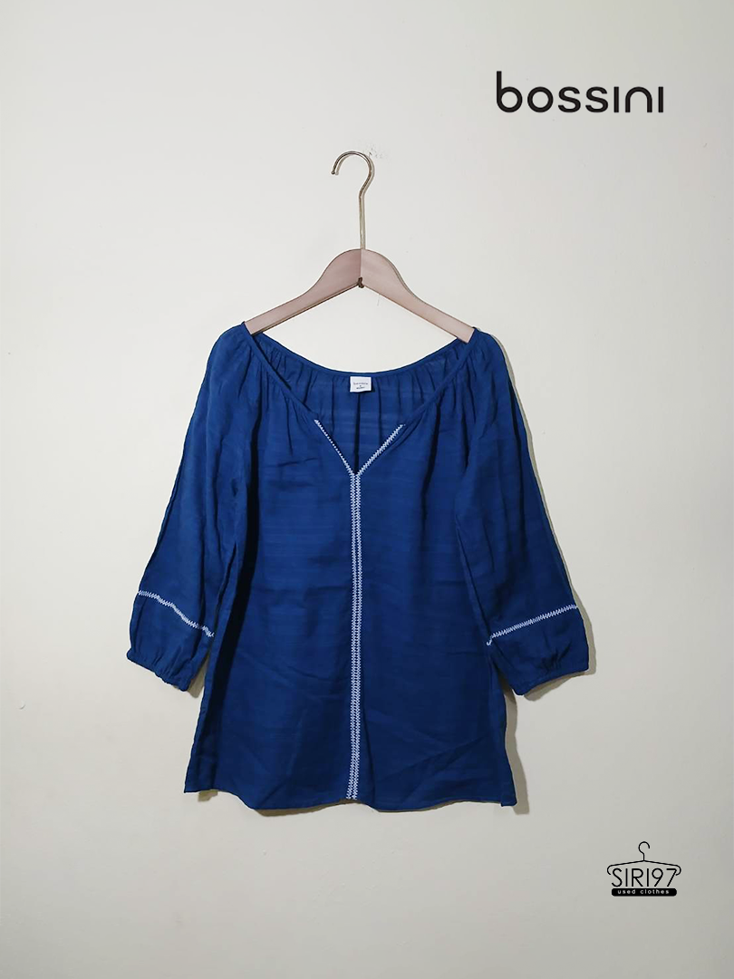 เสื้อคอวีแขนยาว Bossini สีกรมท่าอ่อน สภาพ85%