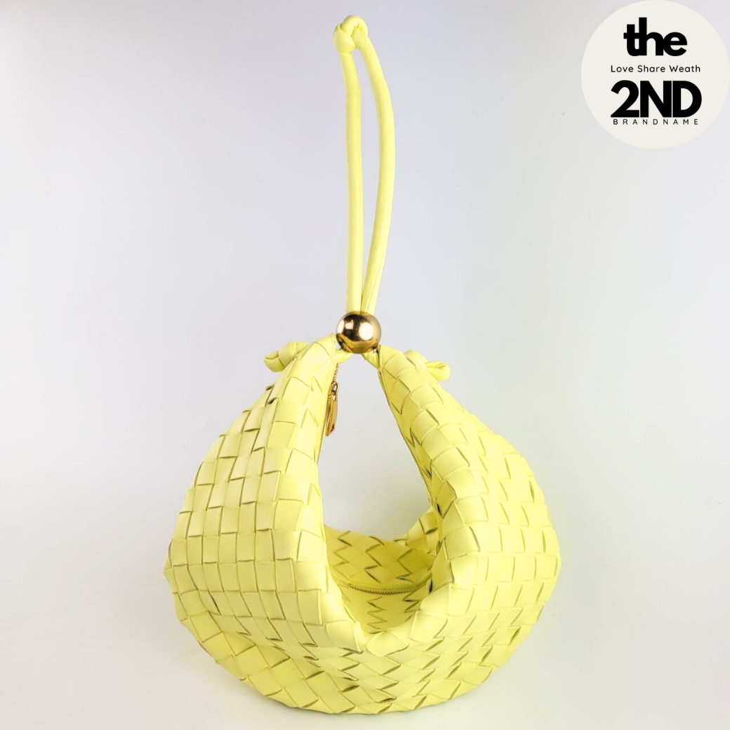 Used Once กระเป๋าถือคลัตช์ แบรนด์ Bottega รุ่น Borsa Turn Pouch Lemon สีมะนาวเลม่อน เปรี้ยวจี๊ด