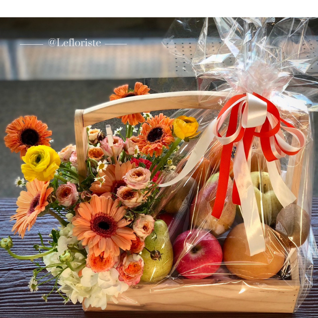กระเช้าผลไม้ ของขวัญ Elegant Grace 6