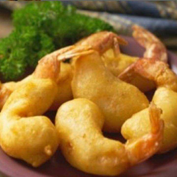 กุ้งชุบแป้งทอด  Deep Fried Shrimps served with Plum Sauce