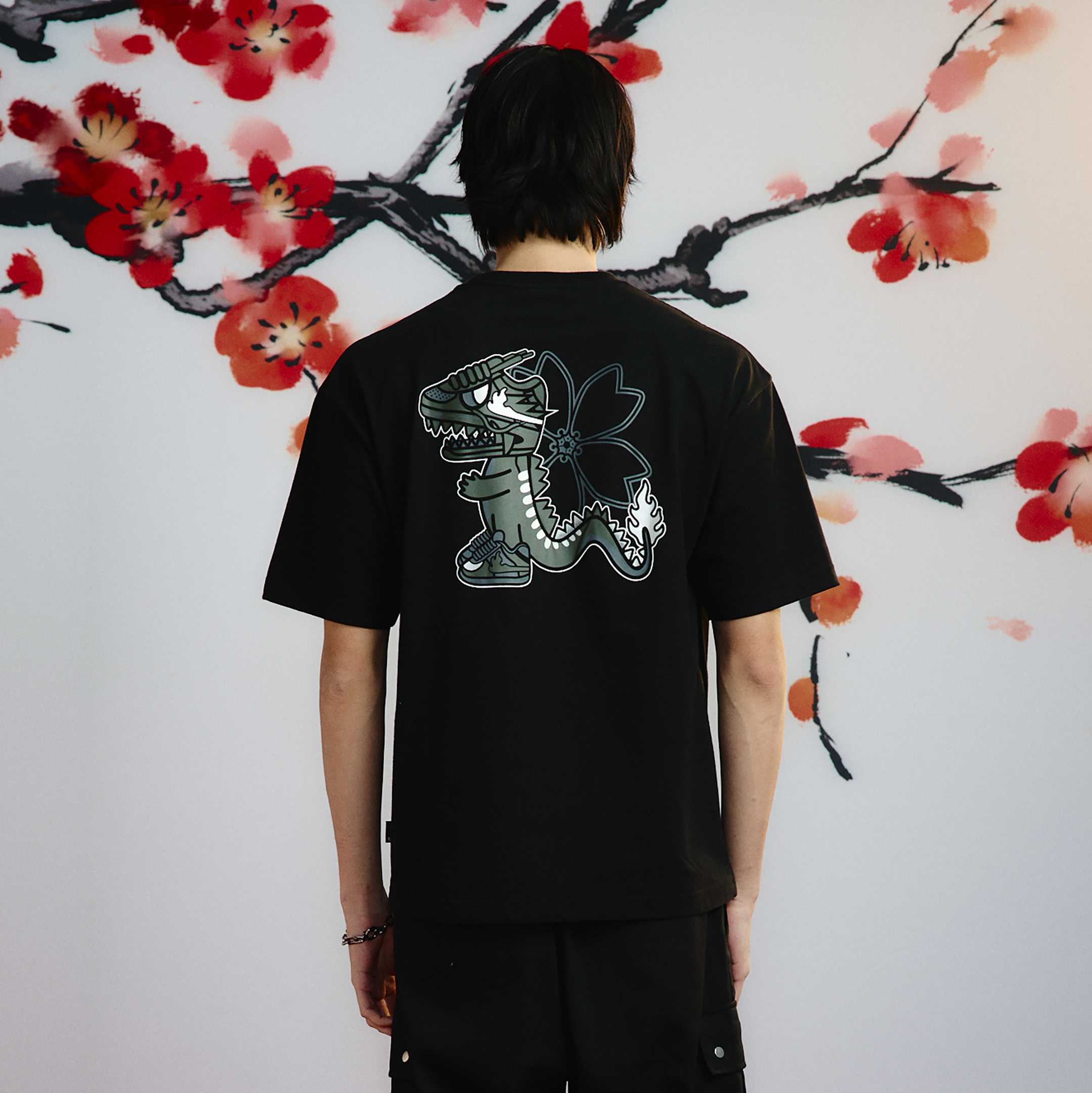 TOKIDOKI เสื้อยืดใส่ได้ทั้งชายและหญิง  FLAMING FIGHTER SS TEE