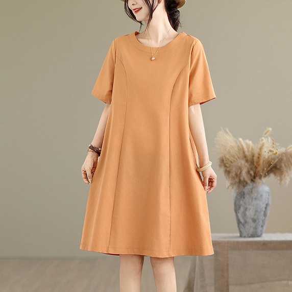 เดรสสีพื้นแบบเรียบเก๋ดูดี คอกลม แขนสั้น  มีกระเป๋าข้างซ้ายขวา ผ้าใส่แล้วเย็นสบายมาก - สีส้ม
