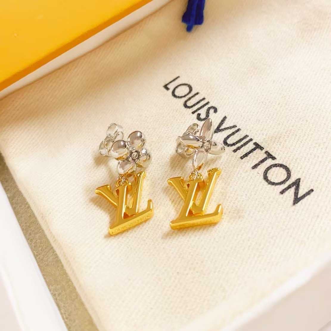 LV FlORAGRAM EARRING