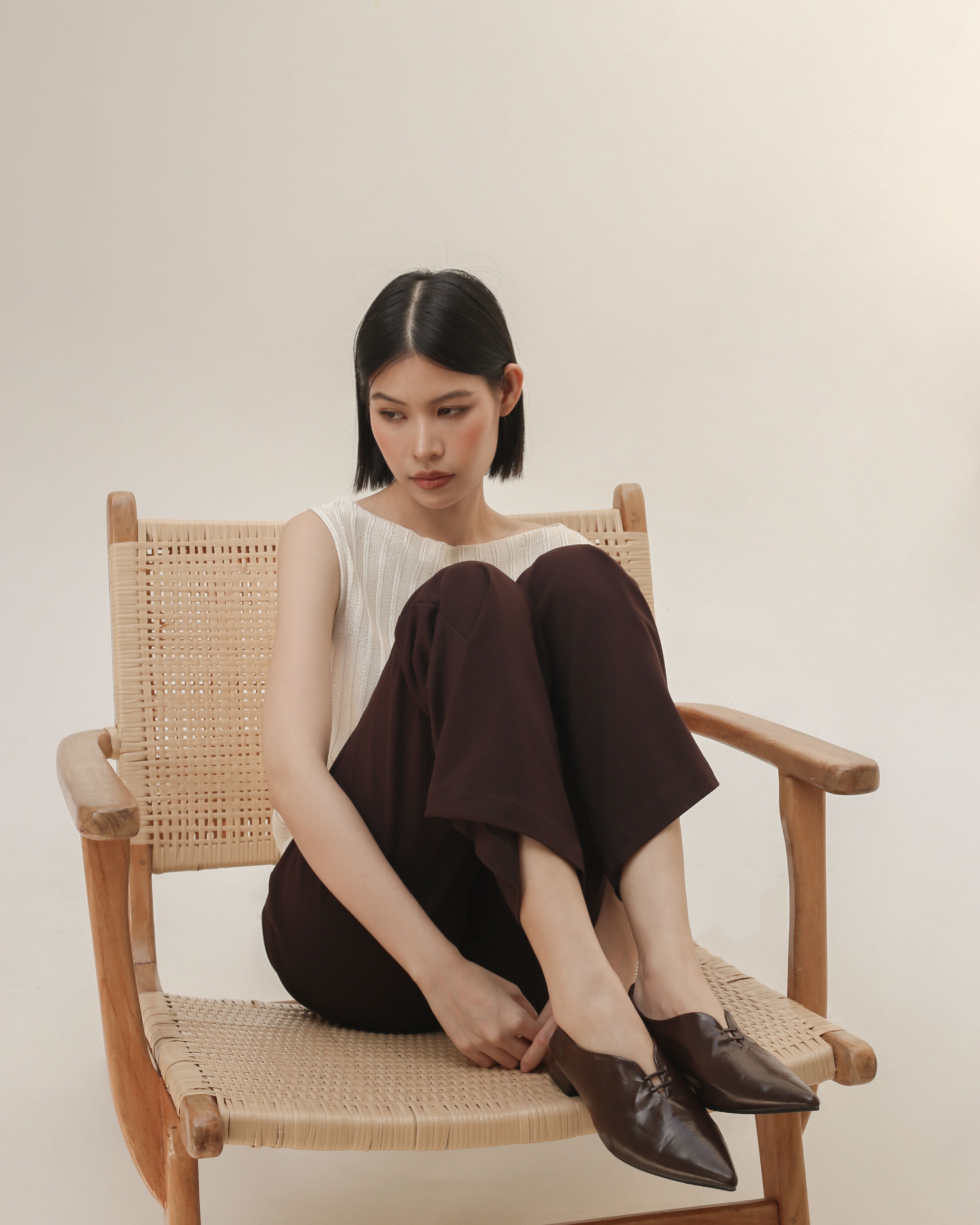 Low-waisted flare pants 02 - DARK MAHOGANY