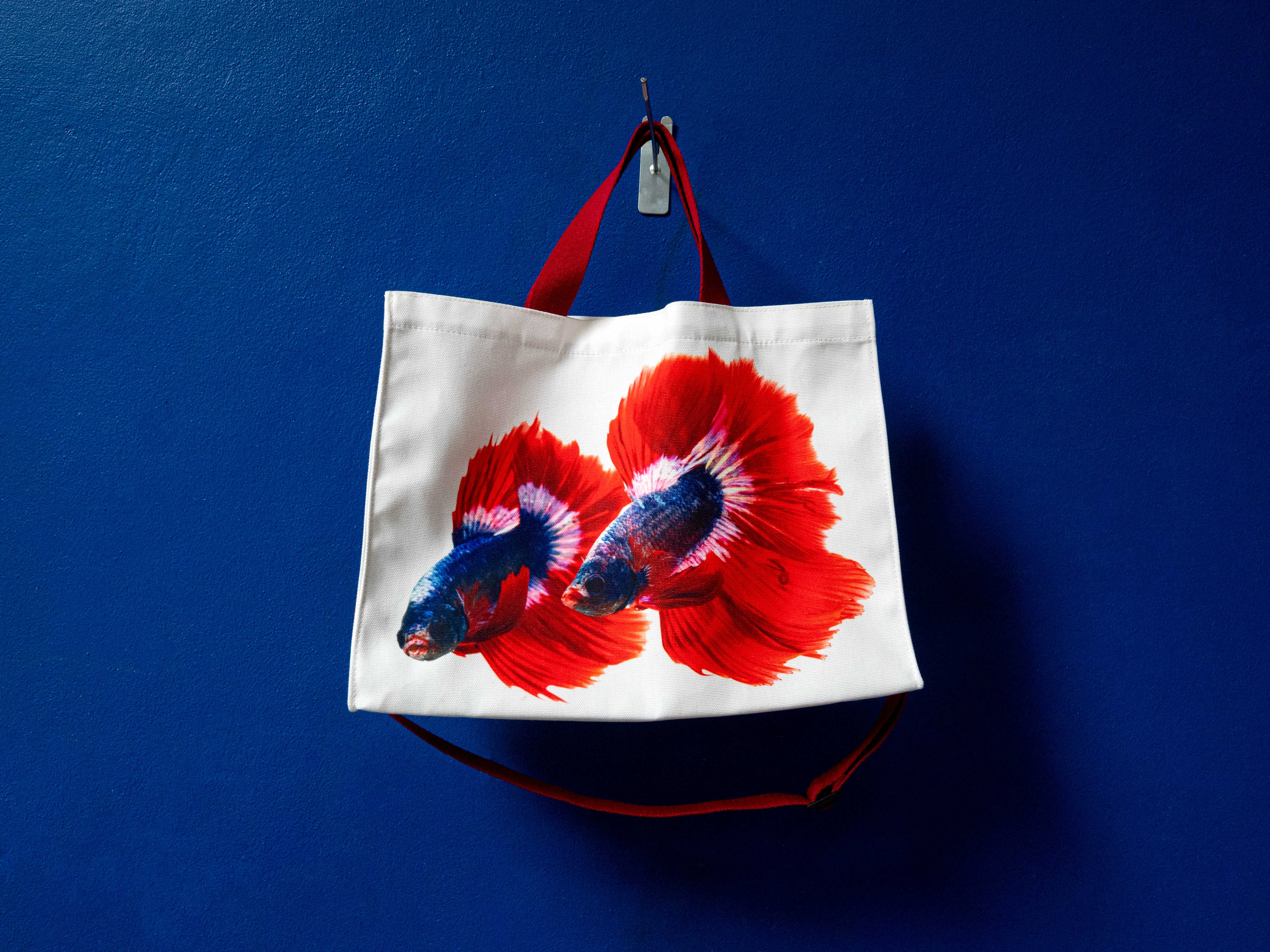 Duo Thaiflag Halfmoon Betta Large Tote - White/Red
