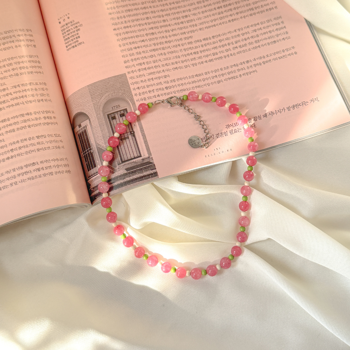 Moonbeam - Strawberry Cream Necklace สร้อยคอหินโรโดโครไซต์ผสมลูกปัดไม้ลายหินอ่อนสีเขียว ครีม