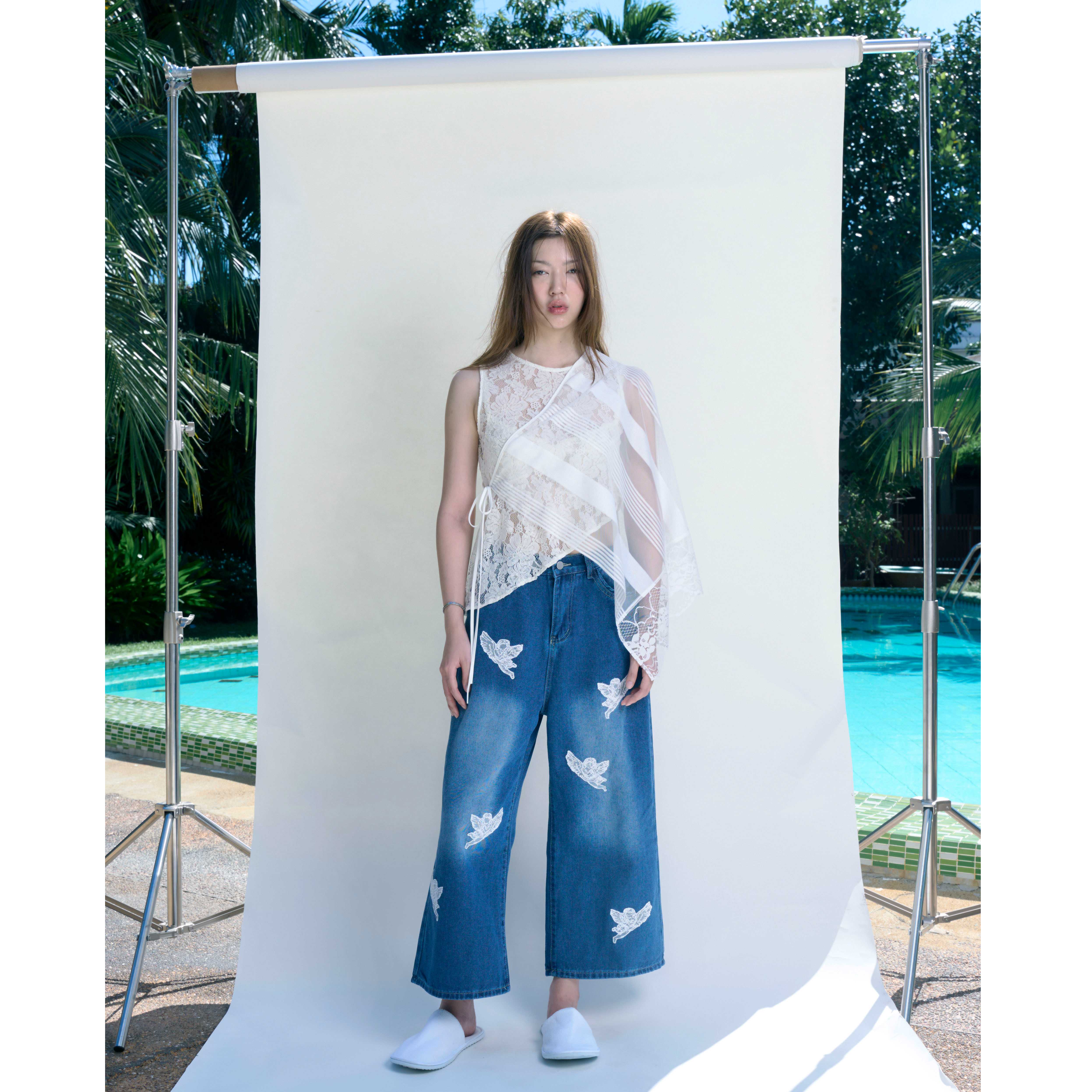 Rotsaniyom Lace Sleeveless Blouse