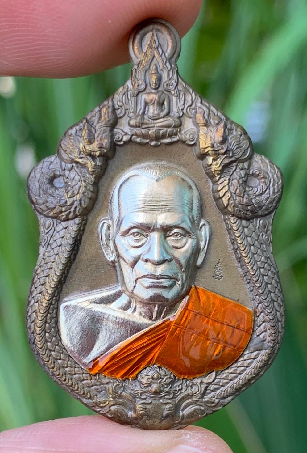 เหรียญเนื้อชนวนหน้ากากทองขาวรุ่นเจ้าสัวเจ้าคุณพัฒน์