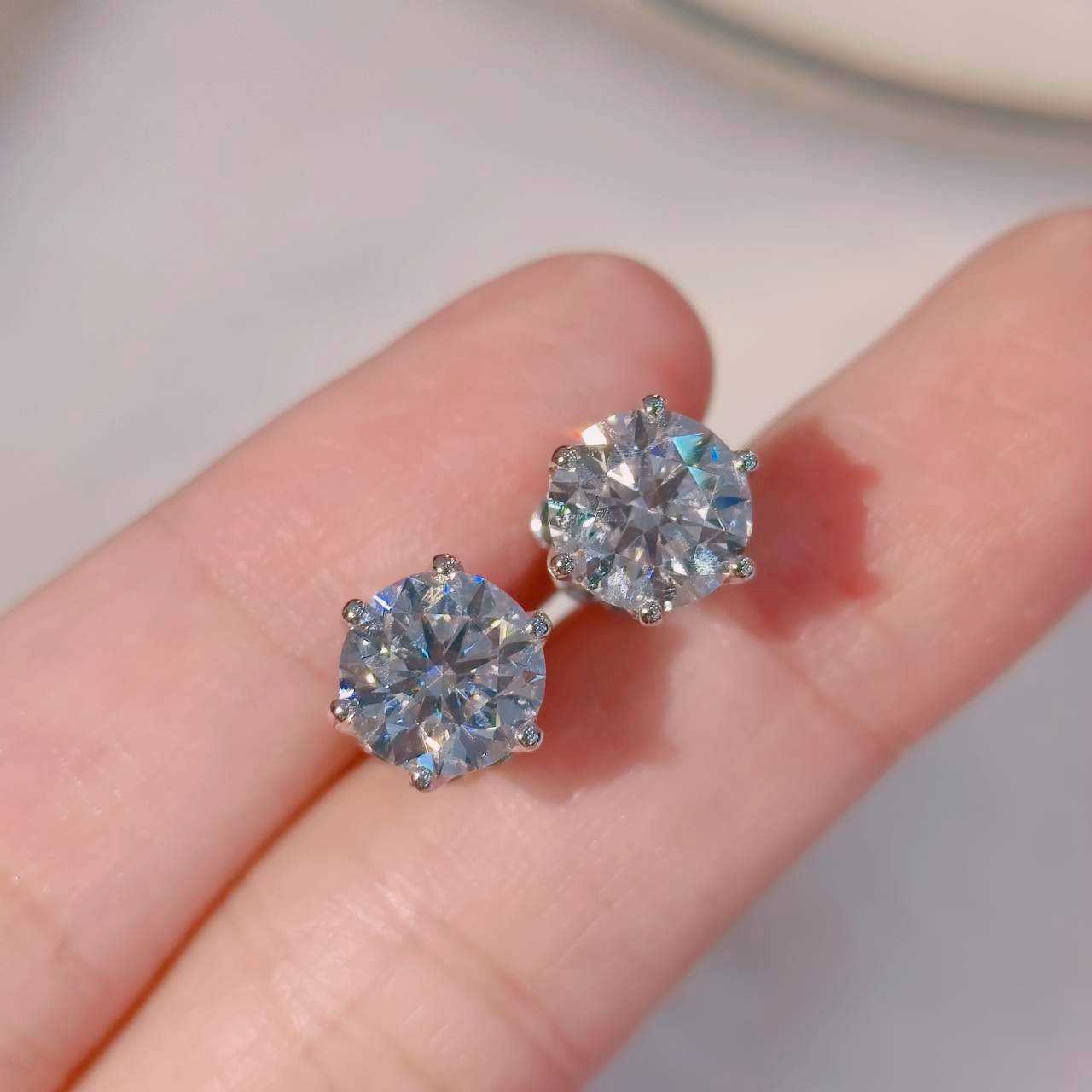 ต่างหูเม็ดเดี่ยว 2.01/2.01ct (Silver)