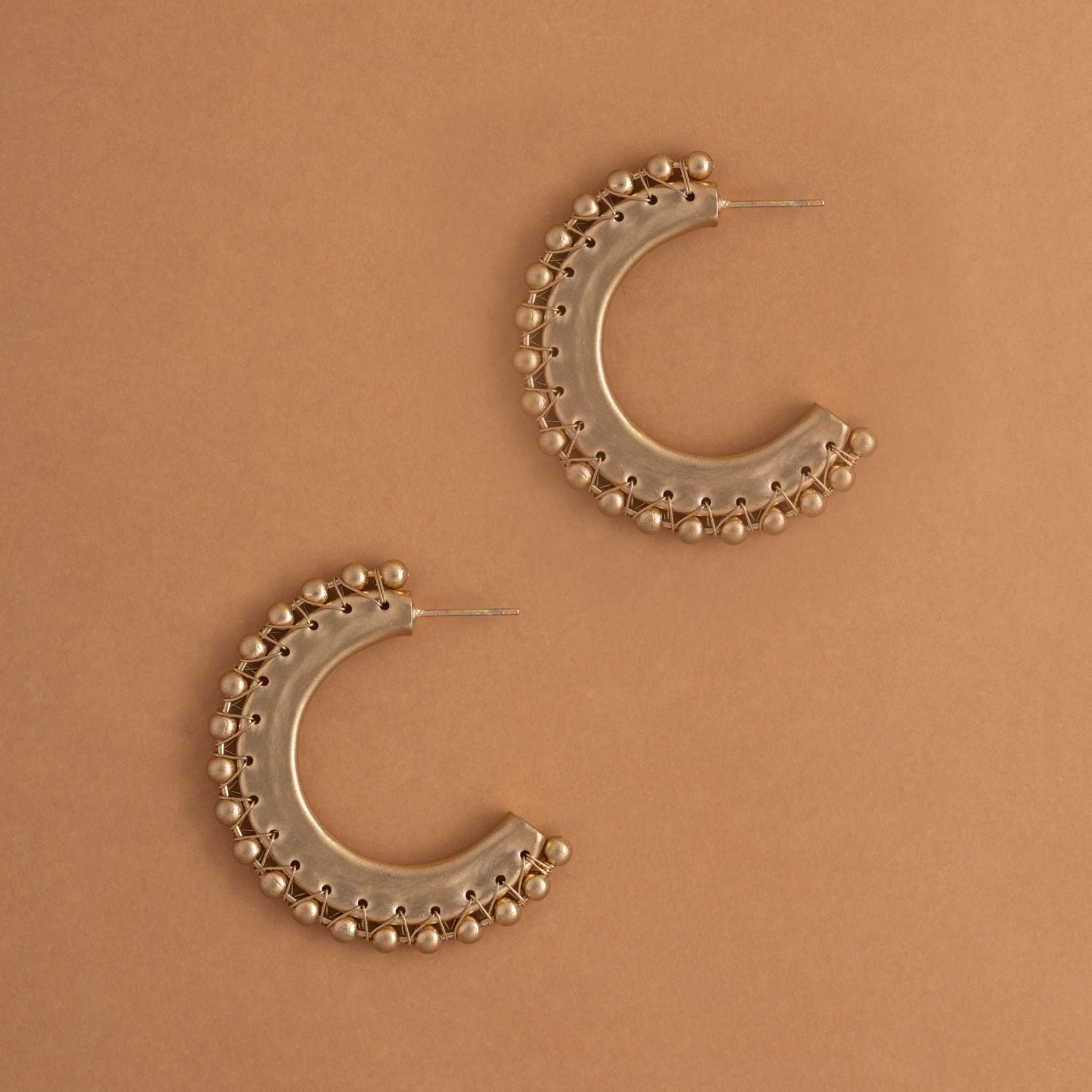 GOLD BALL STUD C-HOOK EARRINGS