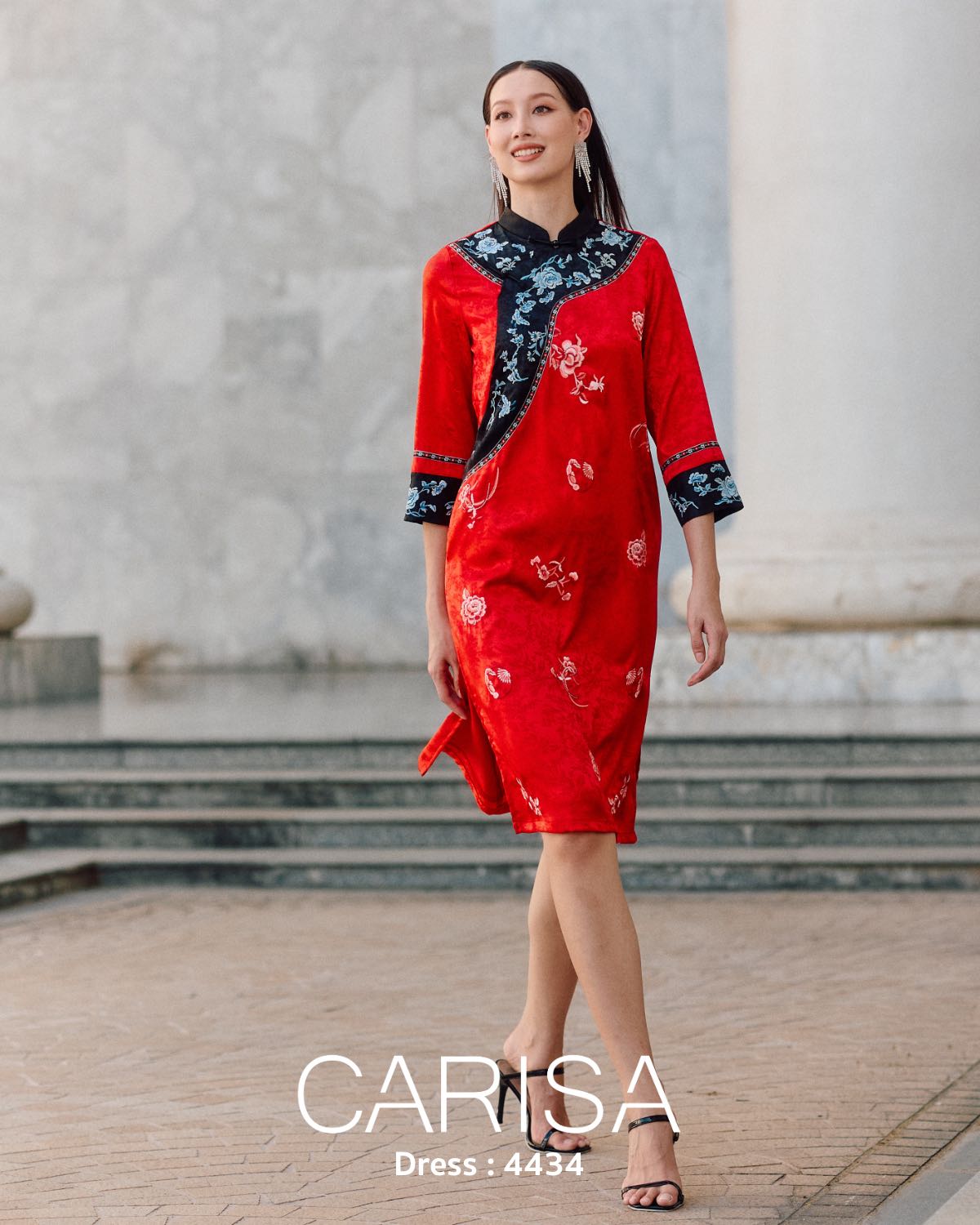 [4434] เดรสกี่เพ้าแบบใหม่ ผ้าแพร ปักลายดอกไม้ทั้งตัว ใส่สบายมาก  ทรงสวย สีสันสดใส