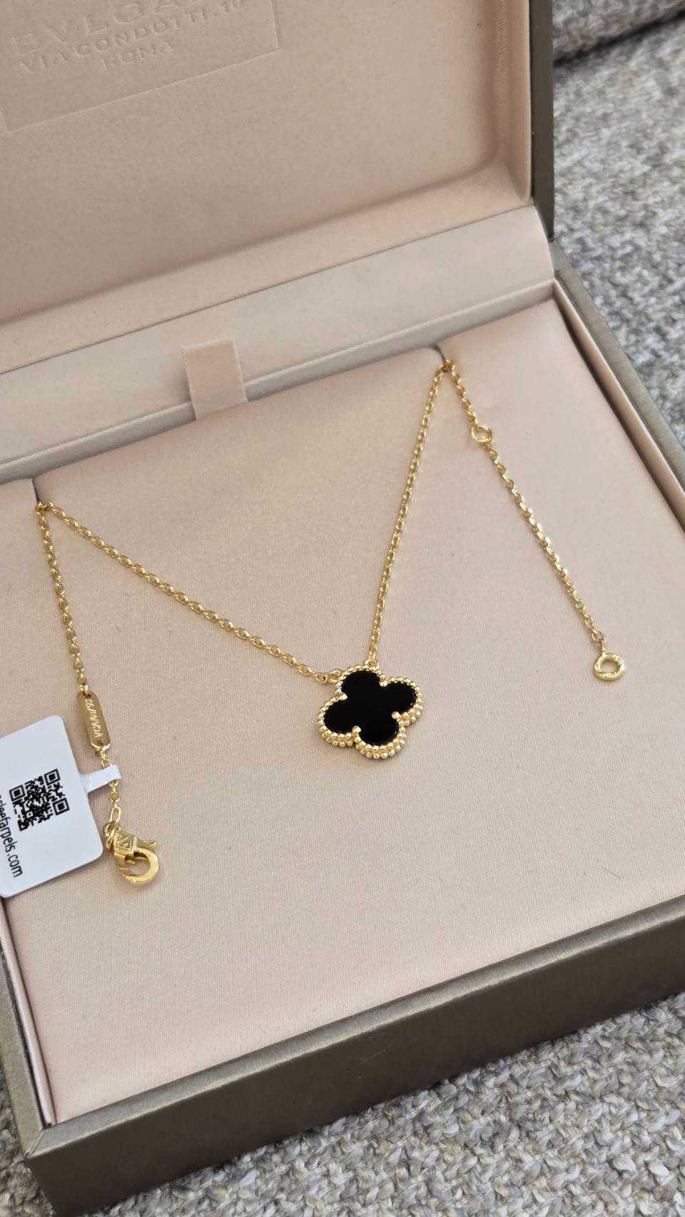 สร้อยคอ ดำ-ทอง 