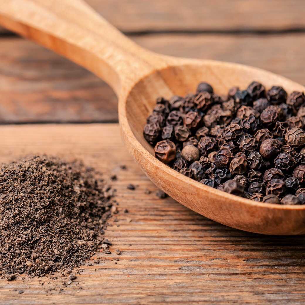 พริกไทย (Black & White Pepper)