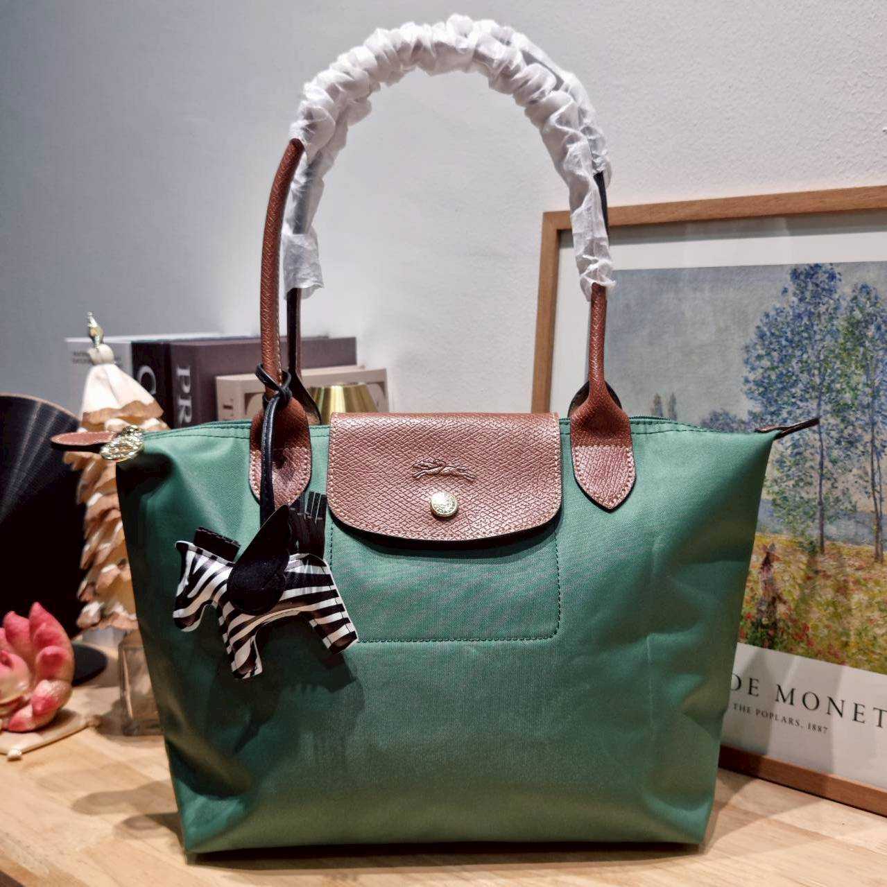 กระเป๋าสะพายไหล่ทรงโท้ท หูยาว Longchamp le pliage original M tote bag