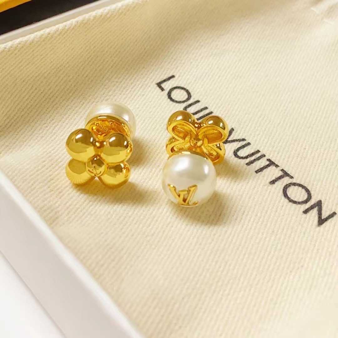 LV FlORAGRAM PEARL EARRING 