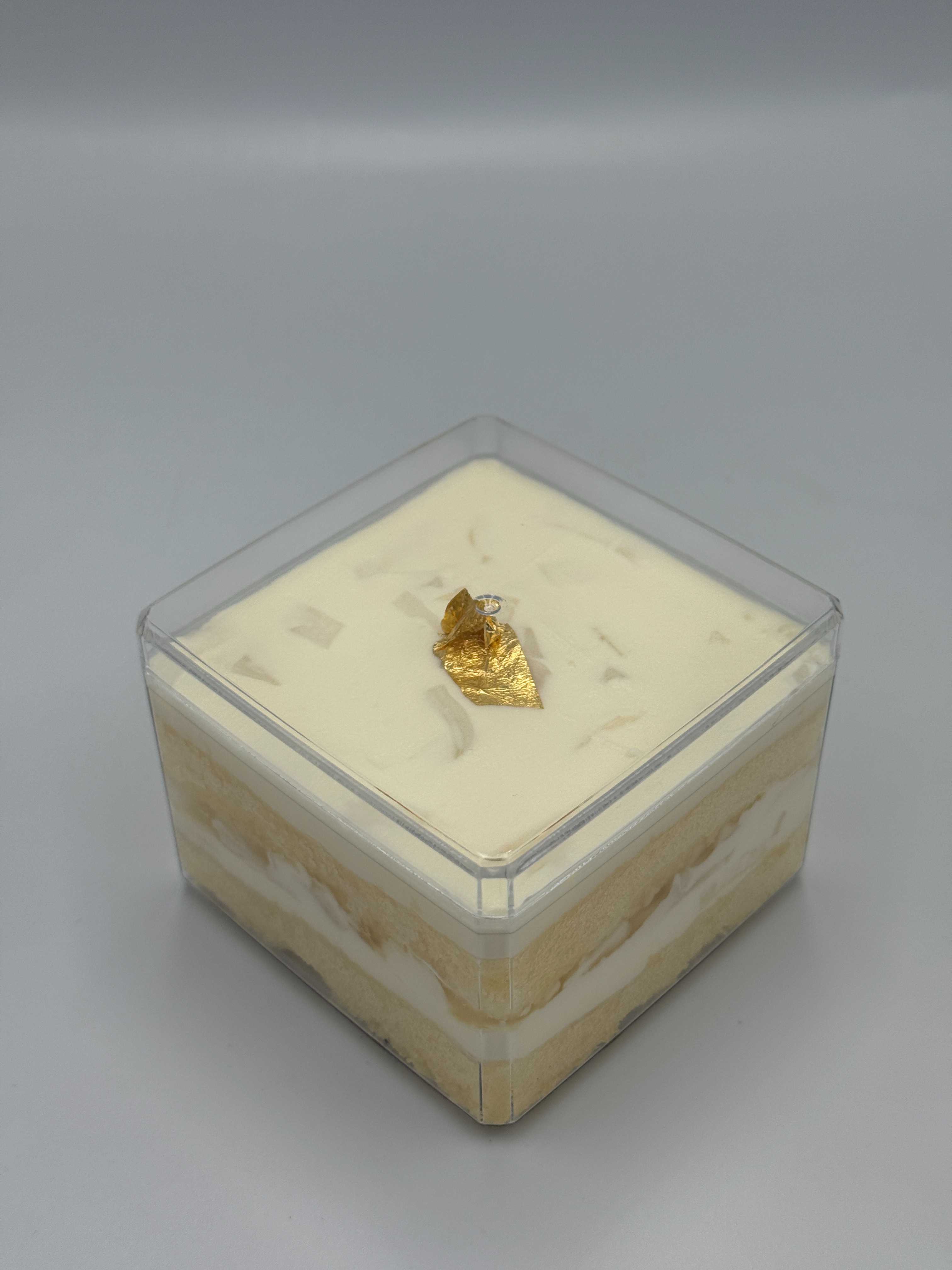 Young Coconut Cakebox (เค้กมะพร้าวอ่อน)