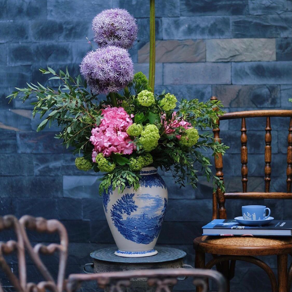แจกันใหญ่ Wedgwood Queen’s Ware Vase