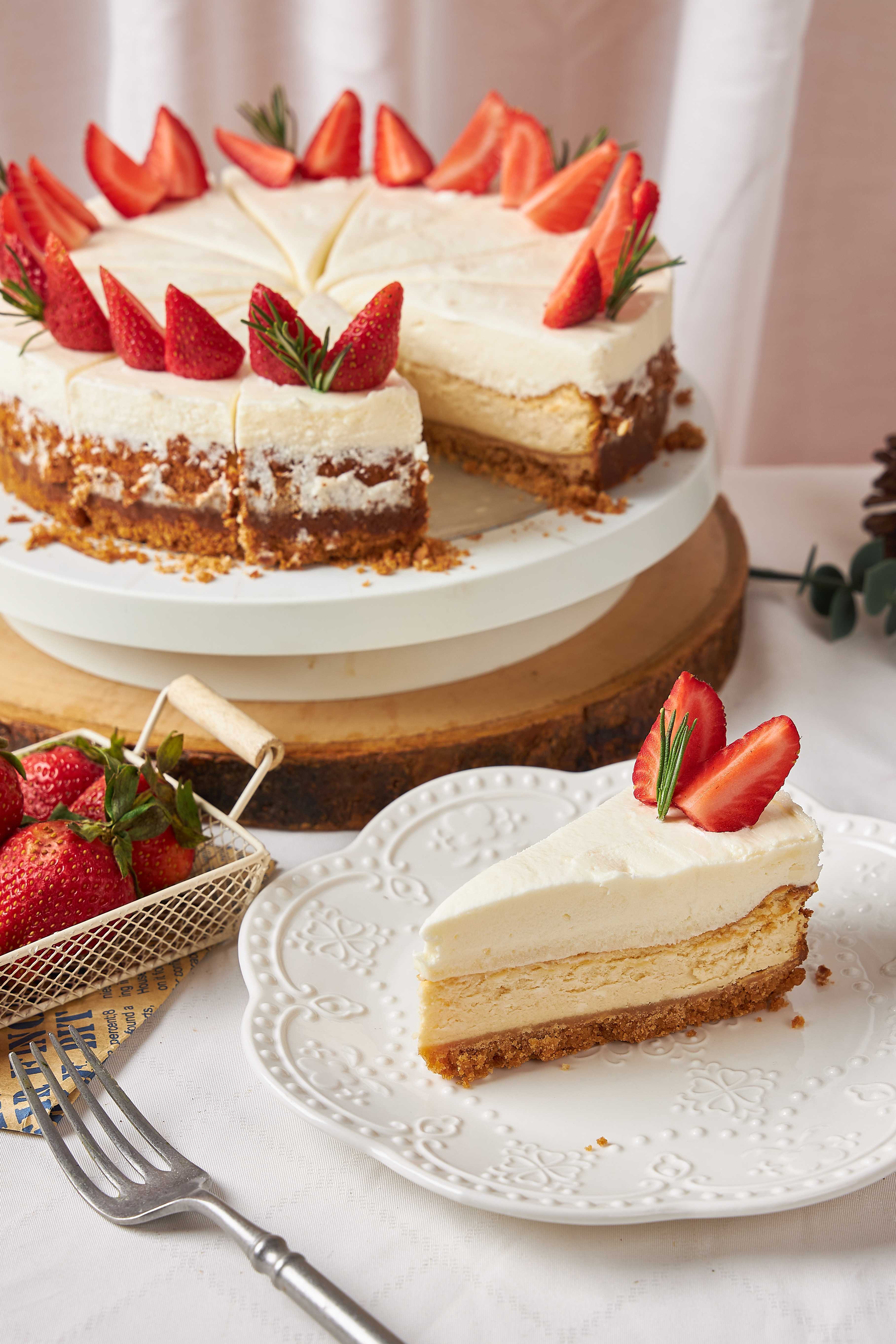 Strawberry Cheese Cake ชีสเค้กสตรอเบอร์รี่ (ขั้นต่ำ 6 ชิ้น)