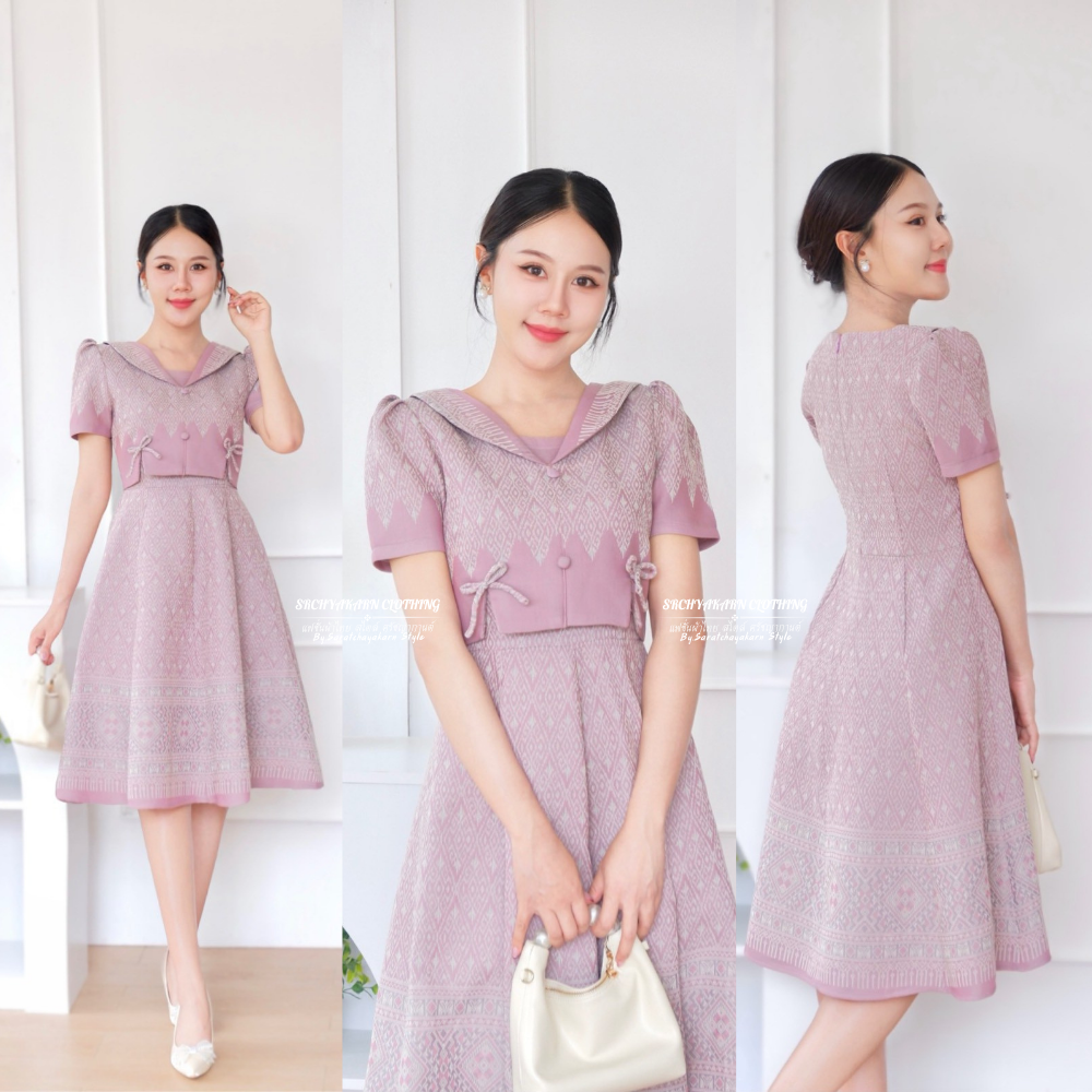 ชุดเดรสผ้าทอลายยกขิดโบราณ สีชมพูนู๊ด คอปกกล้วย แต่งโบว์เล็กๆ หน้าอก 2 ข้าง กระโปรงทรงย้วย 8 ชิ้น