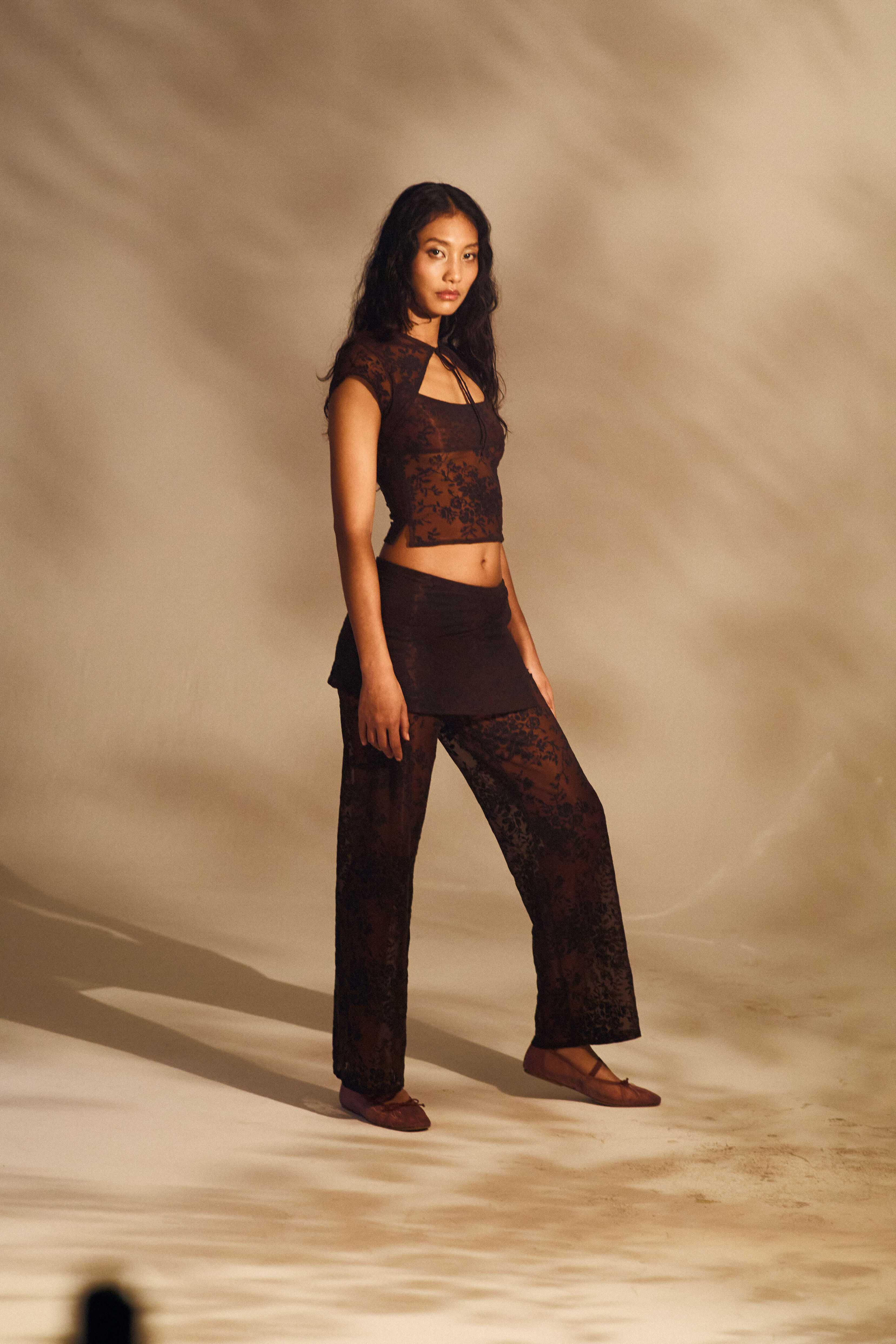 LACE APRON TROUSERS - Brown Floral