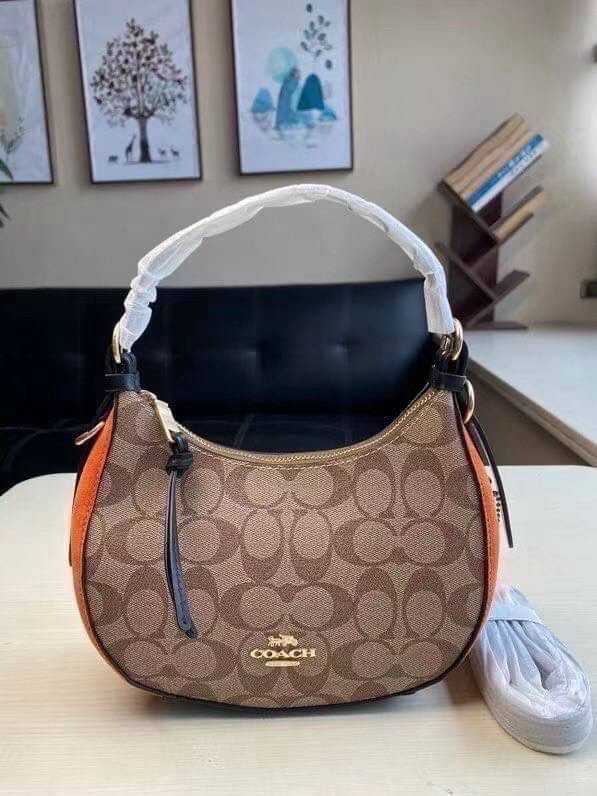 กระเป๋าสะพาย COACH Kleo Hobo C6807 crossbody bag